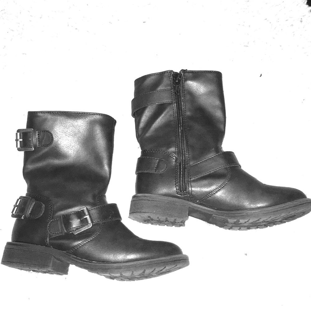 Black moto boots